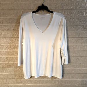 Chico’s V-neck 3/4 sleeve. NWT. White.